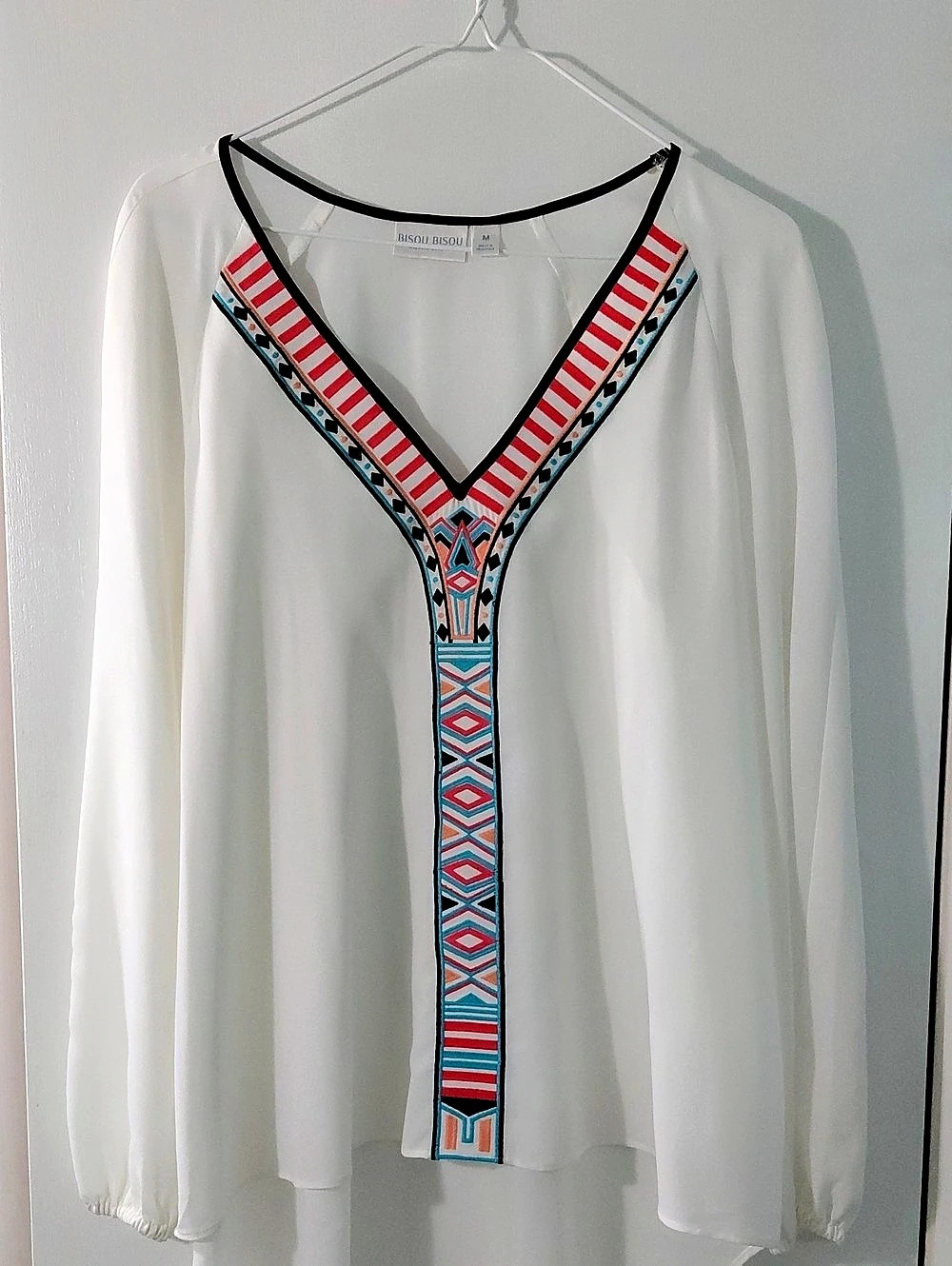 Bisou Geometric V-Neck Tunic in White & Red Size Medium Like New